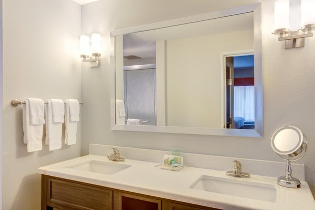 Images Holiday Inn & Suites Lafayette North by IHG