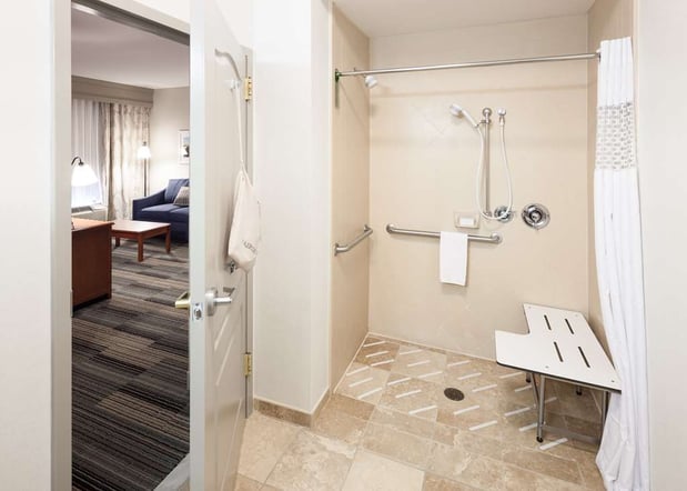 Images Hampton Inn & Suites Cedar Rapids - North