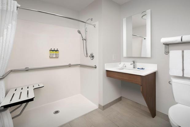 Images Holiday Inn Express San Antonio N-Riverwalk Area by IHG