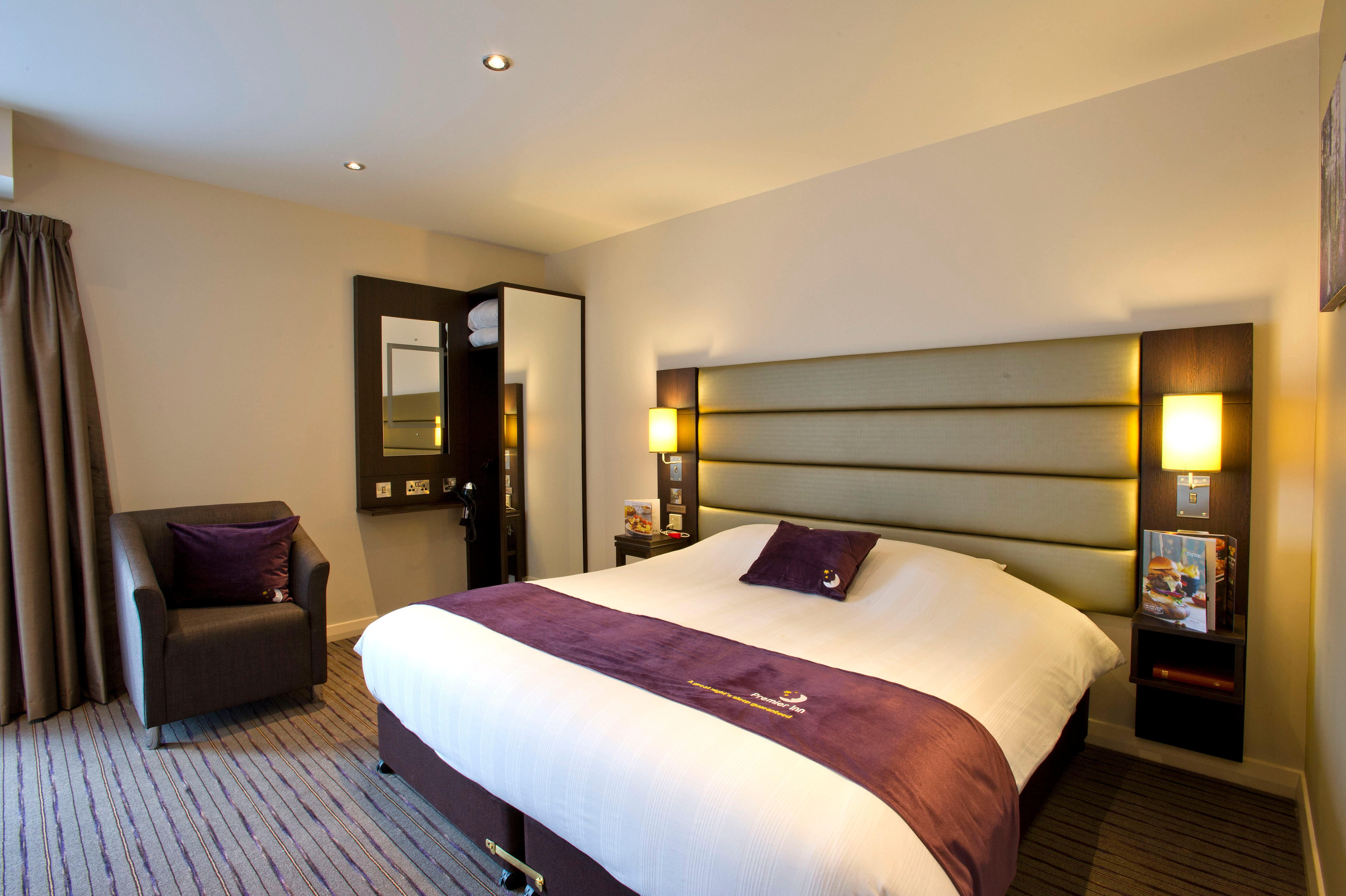 Premier Inn accessible bedroom Premier Inn Glasgow Pacific Quay (SECC) hotel Glasgow 03333 219257
