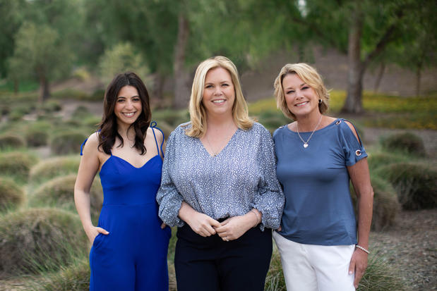 Images Holly Thompson, REALTOR | RE/MAX of Santa Clarita
