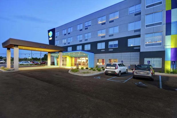 Images Tru by Hilton Fort Wayne