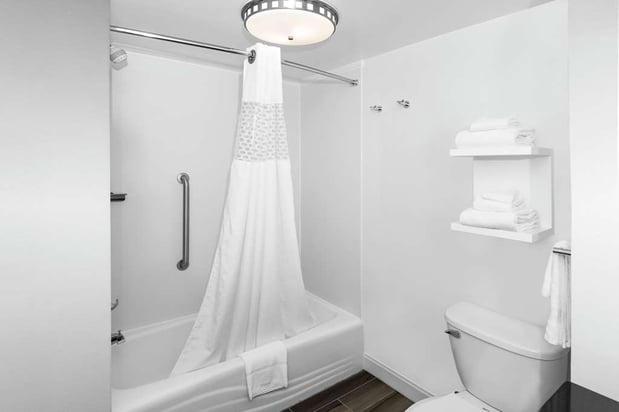 Images Hampton Inn & Suites Raleigh Cary Lenovo Center