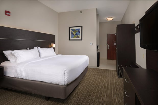 Images Holiday Inn Express & Suites Independence-Kansas City by IHG