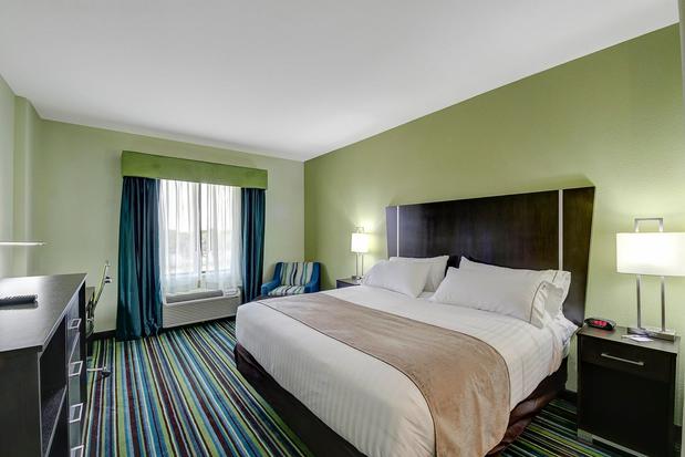 Images Holiday Inn Express & Suites Carrizo Springs by IHG