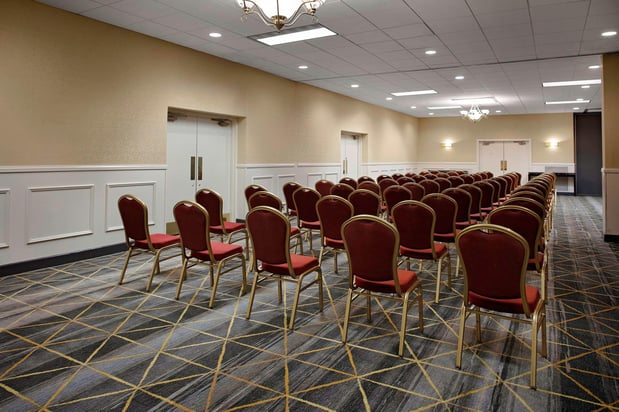 Images Holiday Inn & Suites Boston-Peabody by IHG