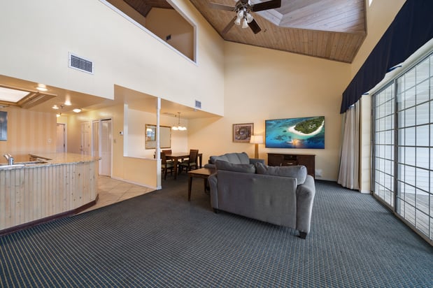 Images Holiday Inn & Suites Clearwater Beach S-Harbourside by IHG