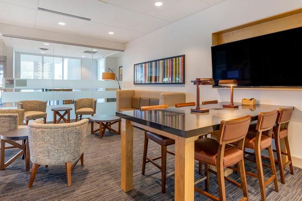 Images Holiday Inn Express & Suites Phoenix Dwtn - State Capitol by IHG