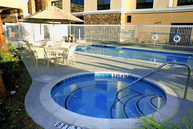 Images Hampton Inn and Suites Seal Beach