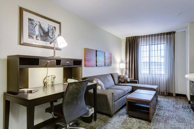 Images Staybridge Suites Ofallon Chesterfield by IHG