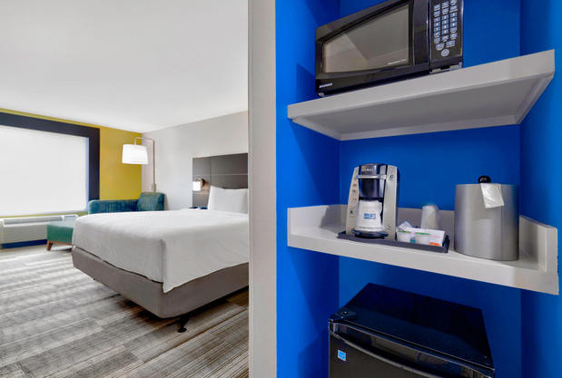 Images Holiday Inn Express & Suites Kansas City-Grandview, an IHG Hotel