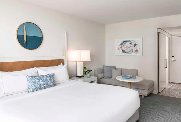 Images The Singer Oceanfront Resort, Curio Collection by Hilton