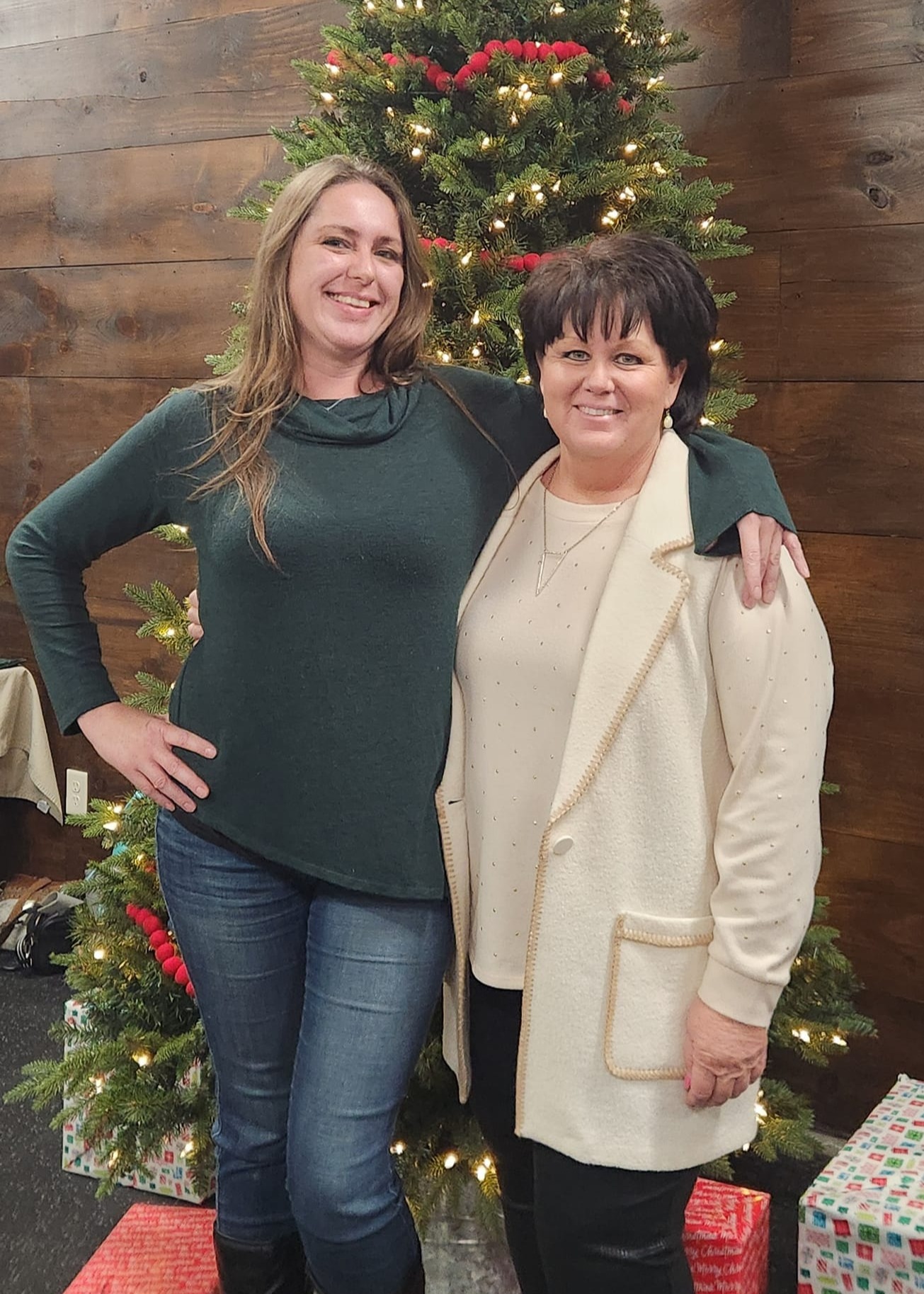 A fun night bringing in the holidays with a great team at the Christmas party. We put our detective hats on to solve the murder mystery, had many laughs together and opened a variety of presents. Thank you to the Dupree family for hosting such a memorable night. It is greatly appreciated from your team.