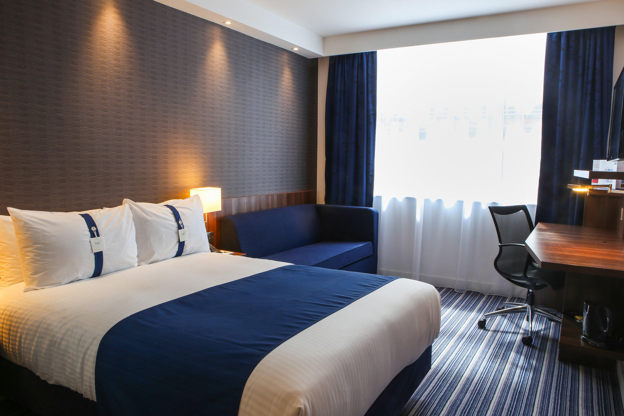 Holiday Inn Express Middlesbrough - Centre Square, an IHG Hotel Middlesbrough 01642 917113