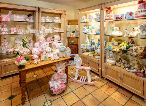 Images Trias Flowers & Gifts