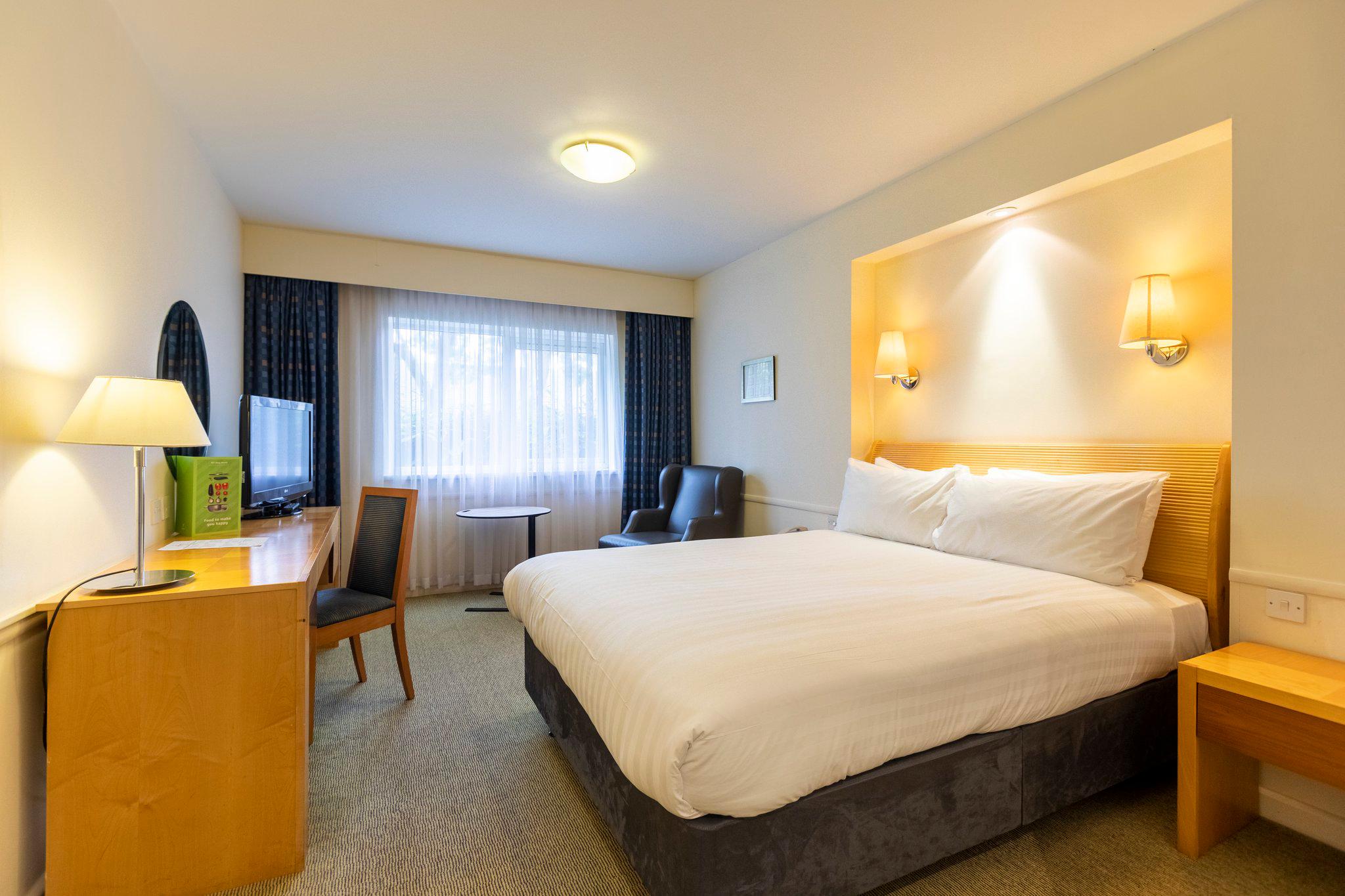 Images Holiday Inn Guildford, an IHG Hotel