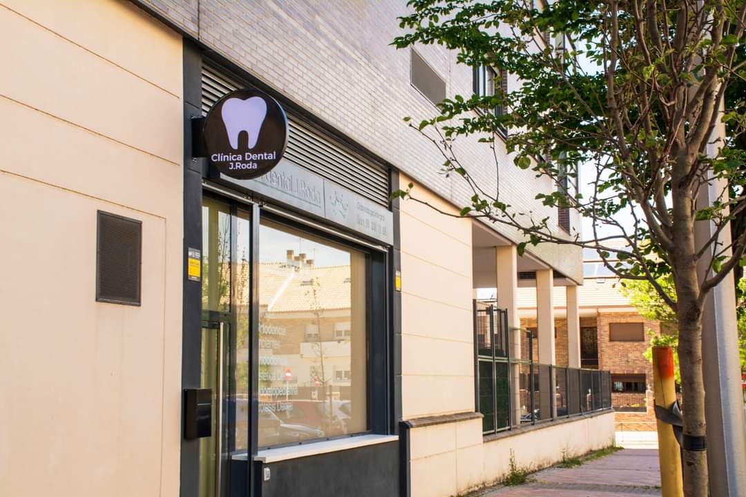 Images Clínica Dental J.Roda. Odontología integral