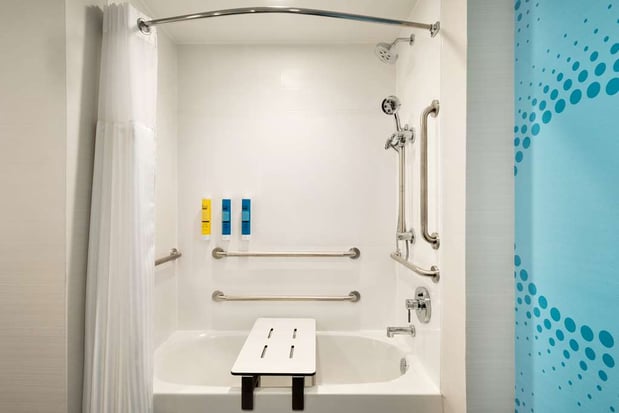 Images Tru by Hilton Cedar Rapids Westdale