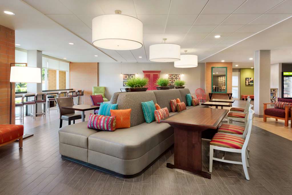 Lobby Home2 Suites by Hilton Menomonee Falls Milwaukee Menomonee Falls (262)737-7100