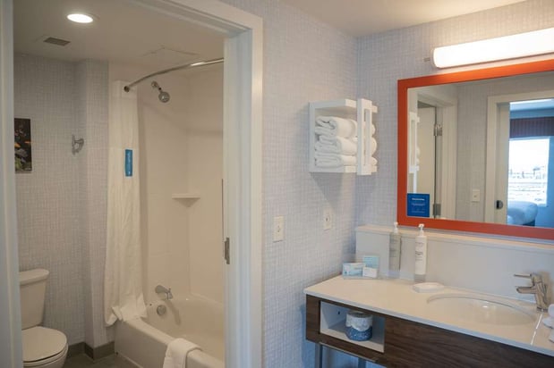 Images Hampton Inn & Suites Erie Bayfront