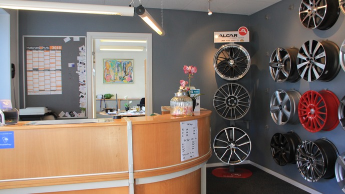 Images Frederiksværk Dækcenter A/S