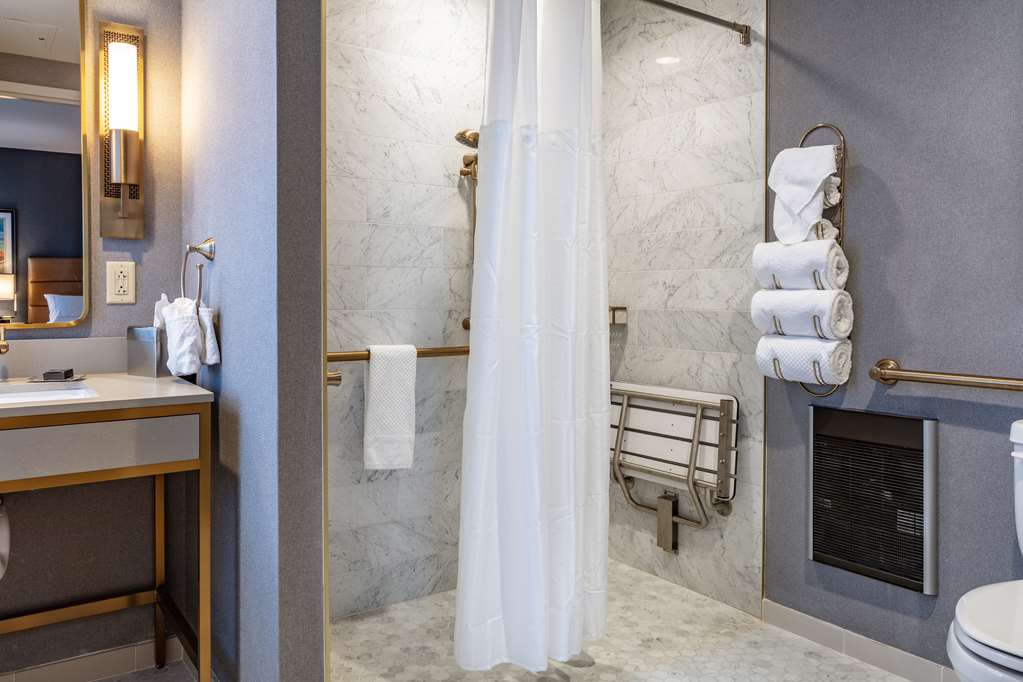 Guest room bath