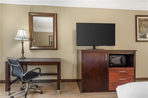 Images Best Western Plus Monica Royale Inn & Suites