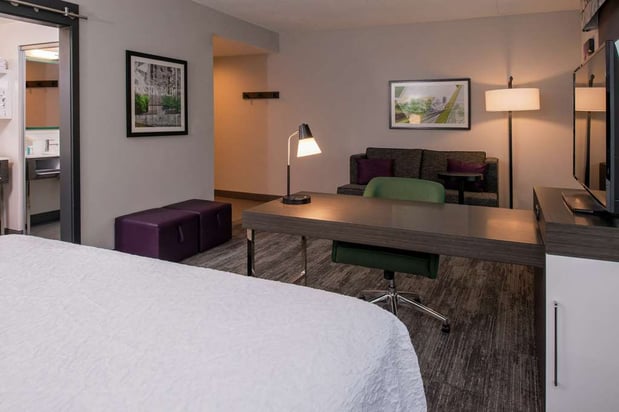 Images Hampton Inn & Suites Winston-Salem Downtown