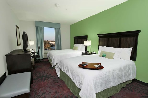 Images Hampton Inn & Suites Winnie