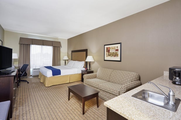 Images Holiday Inn Express & Suites Madison-Verona by IHG