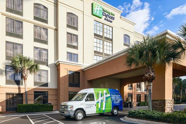 Images Holiday Inn Express & Suites Jacksonville SE- Med Ctr Area, an IHG Hotel
