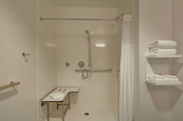 Images Hampton Inn & Suites Newark-Harrison-Riverwalk