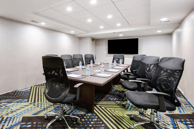 Images Holiday Inn Express Naperville by IHG