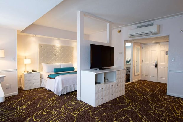 Images The Roslyn, Tapestry Collection by Hilton