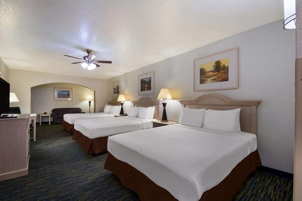 Images SureStay by Best Western Falfurrias