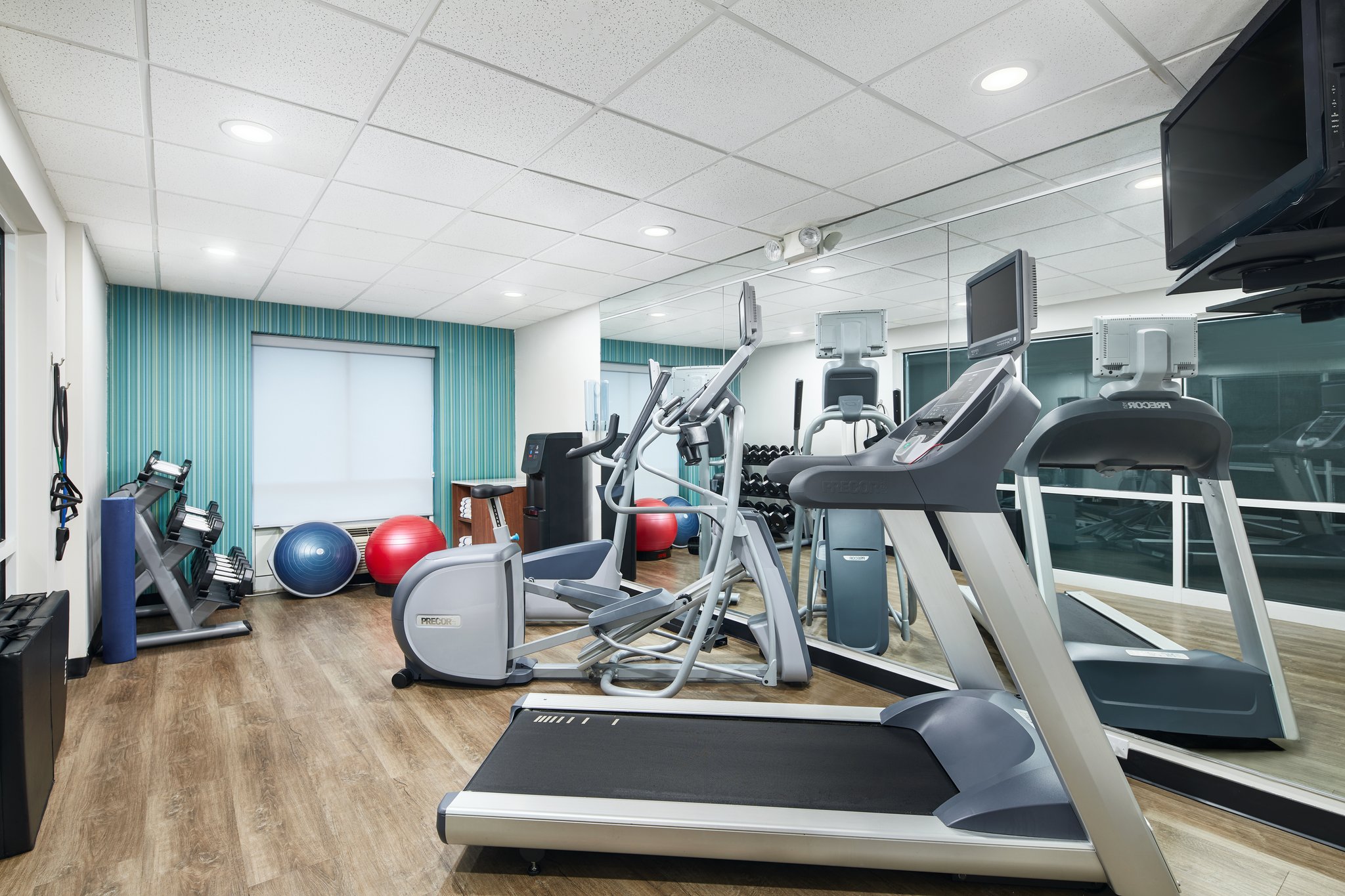 Holiday Inn Express & Suites I-26 & US 29 at Westgate Mall by IHG