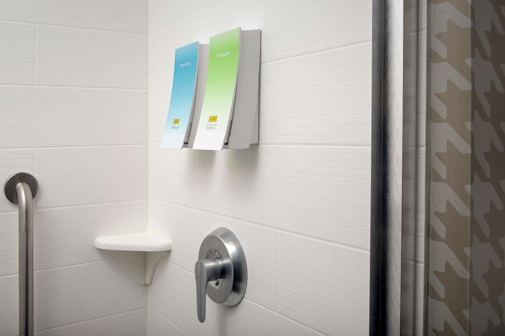 Guest room bath