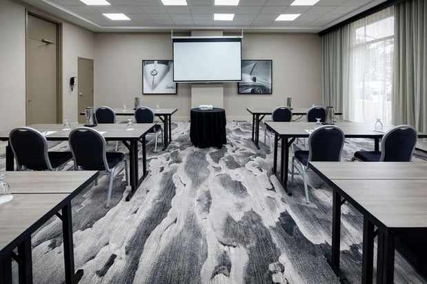 Images Embassy Suites by Hilton Detroit Troy Auburn Hills