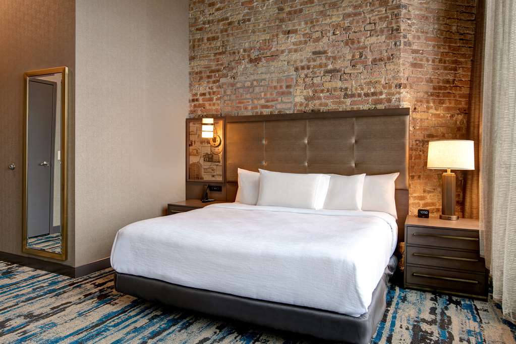 Guest room Embassy Suites by Hilton Rockford Riverfront Rockford (815)668-7878