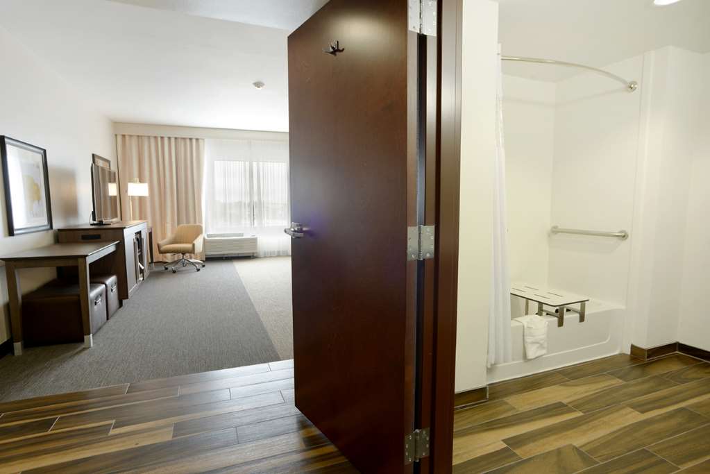 Guest room bath