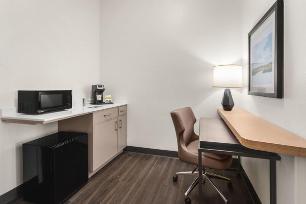 Images Holiday Inn & Suites Bothell by IHG