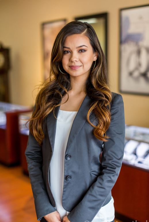Daisy Mancia - Sales Associate & Marketing
