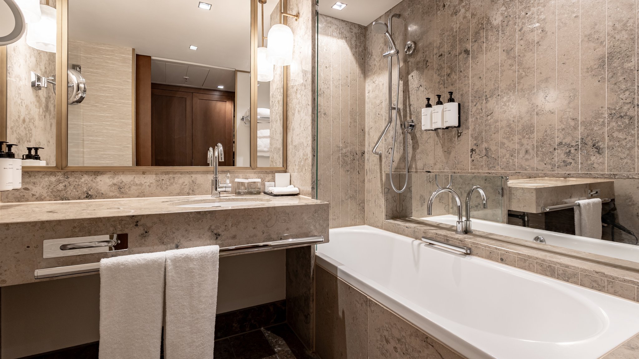 InterContinental Berlin by IHG, Budapester Strasse 2 in Berlin