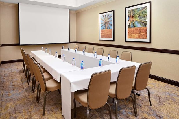 Images Hotel Zessa Orange County Airport, a DoubleTree by Hilton
