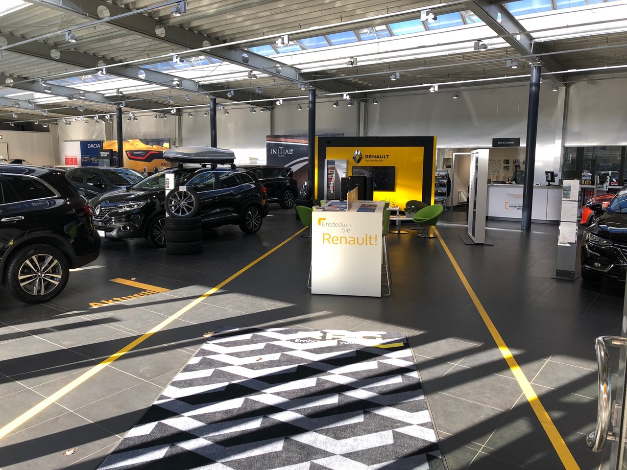Renault Retail Group Hamburg Othmarschen Innen