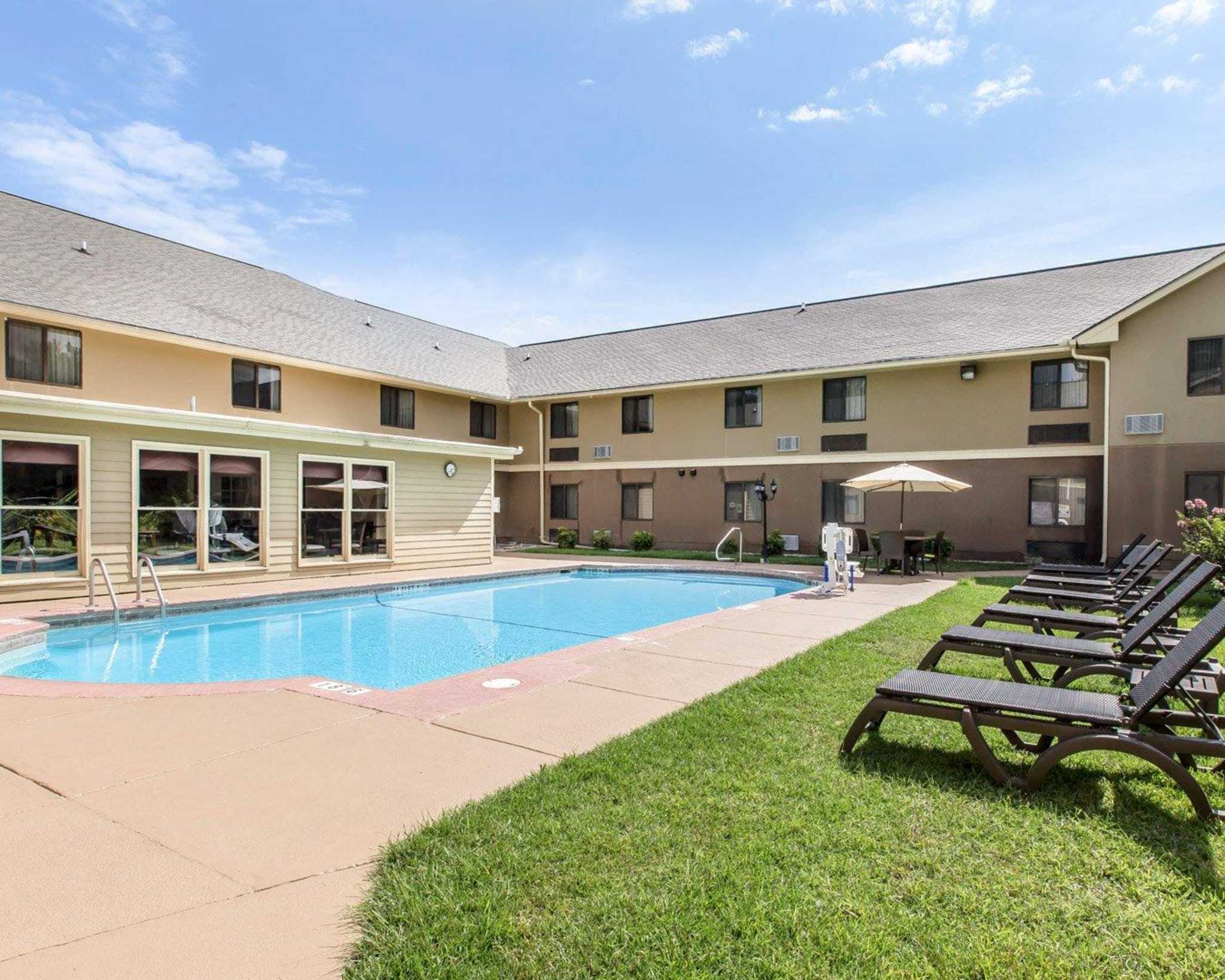 Comfort Inn & Suites at Robins Air Force Base in Warner Robins, GA