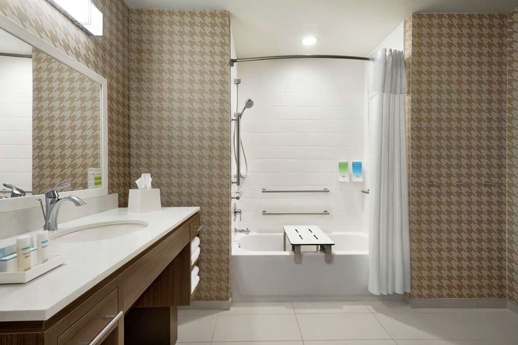 Guest room bath