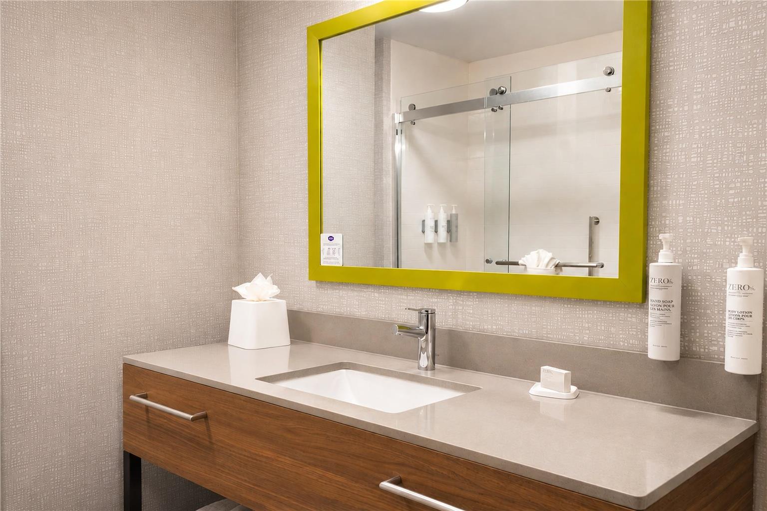 Guest room bath 