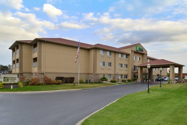 Images Holiday Inn Express & Suites St. Joseph Lakefront by IHG