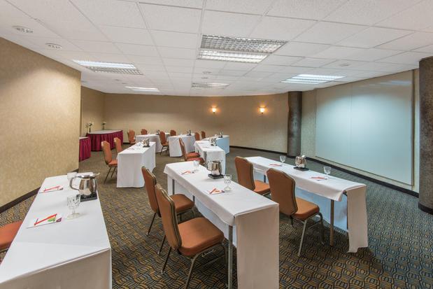 Images Crowne Plaza Virginia Beach Town Center by IHG